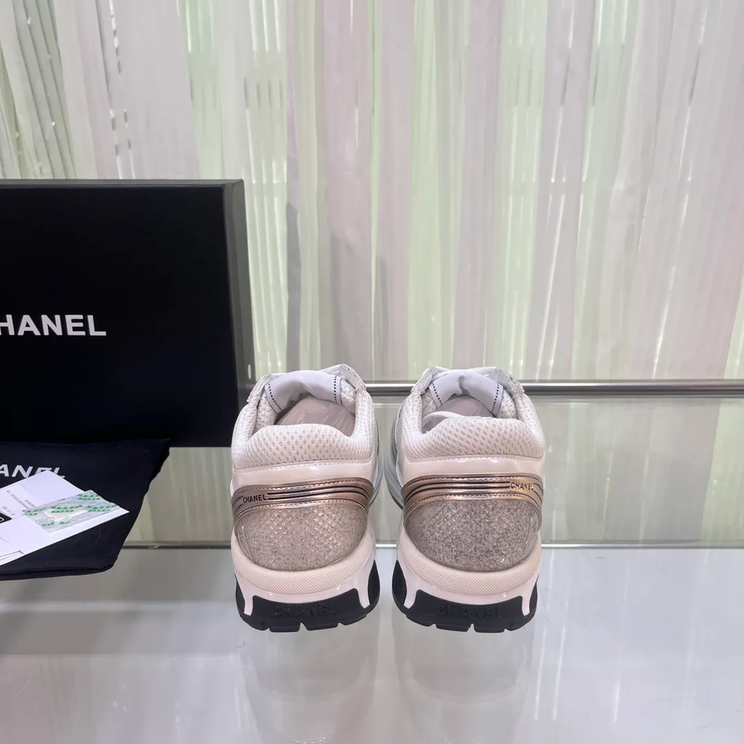 👟👟Ex-factory price 640👟👟 Latest 5 colors! Super pretty! 2023 super popular Chanel Chanel 23C King of Horns series casual sports shoes, incomparably beautiful and easy to wear, absolute fairy style, very light, super soft inside, super comfortable, breathable upper design, high-end color matching, versatile, must-have model of the year, upper: cowhide and cloth stitching, original craftsmanship, lining: breathable mesh, original foam combination outsole, size: 35-45